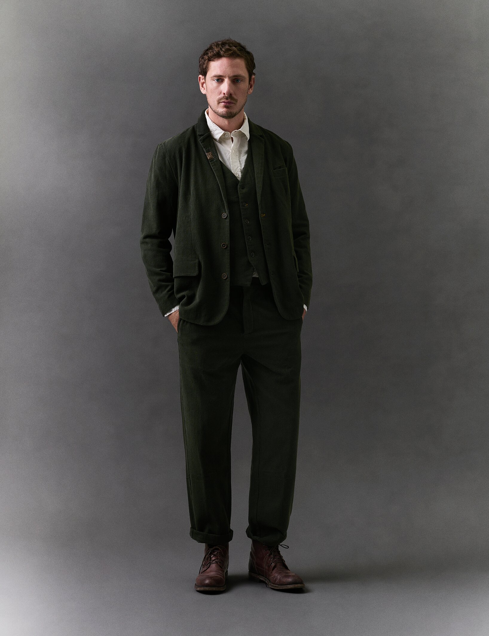 https://www.ewaiwalla.se/pub_docs/files/Ewa-i-Walla---Torvald-jacket-Tore-shirt-Manfred-trousers.png